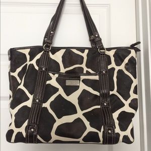 Nine & Co. giraffe print purse